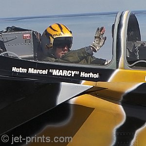 With Pilotennames on the cockpit rail (price additional to the print)